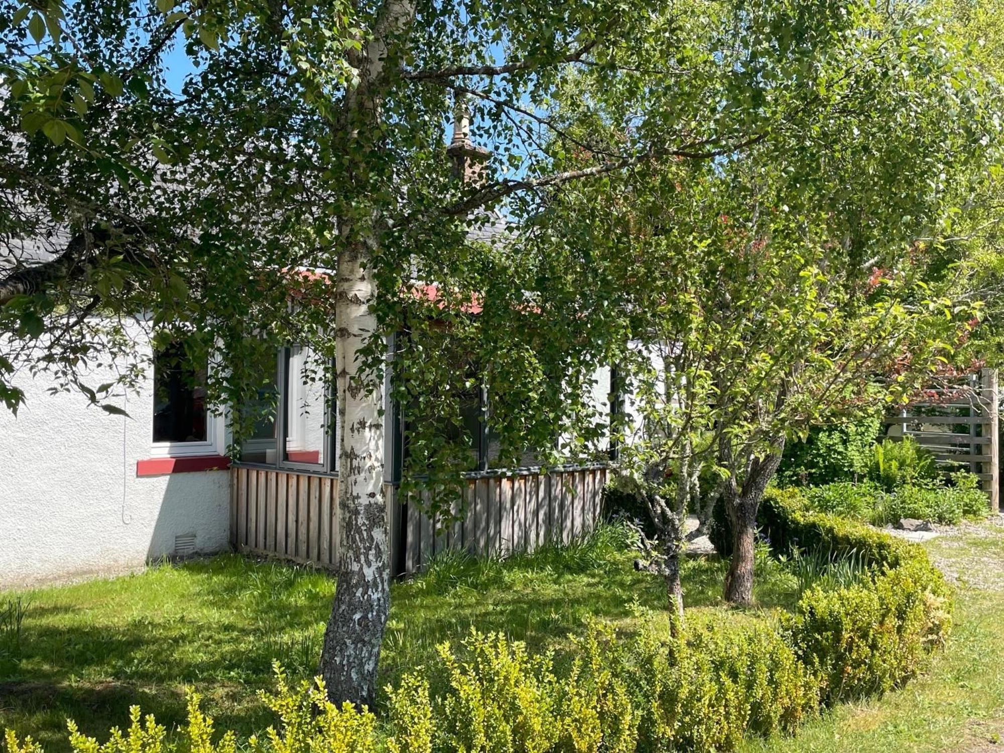 One Bed Cosy Highland Cottage Near Боли Екстериор снимка